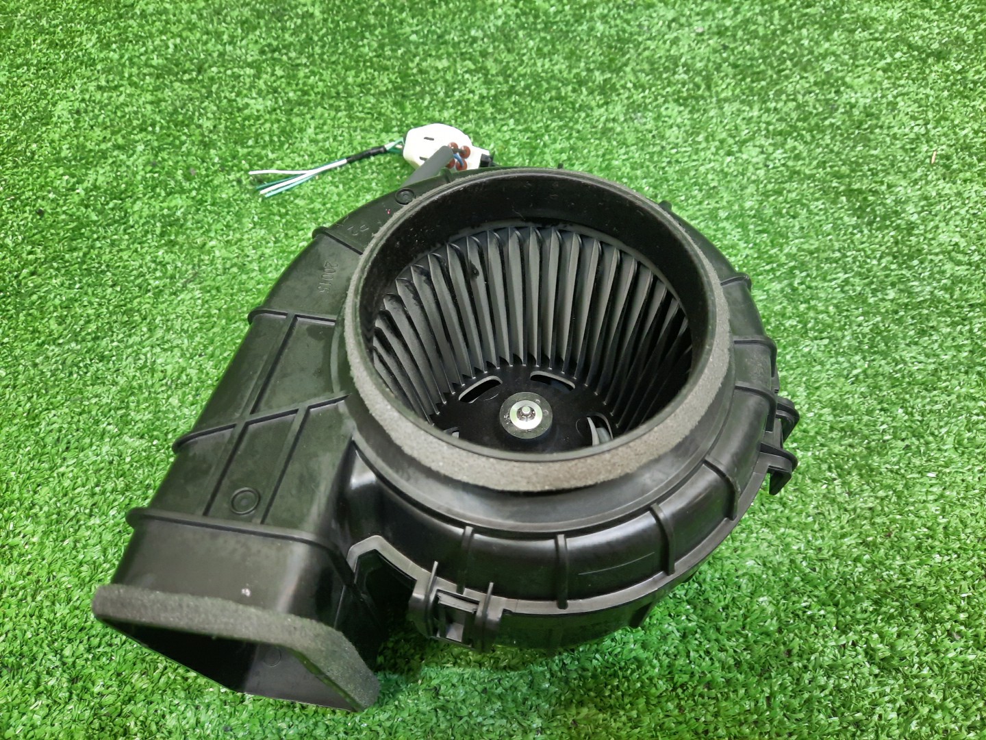 Мотор охлаждения батареи TOYOTA RAV4 AXAH54 G9230-33050 3 ракурс