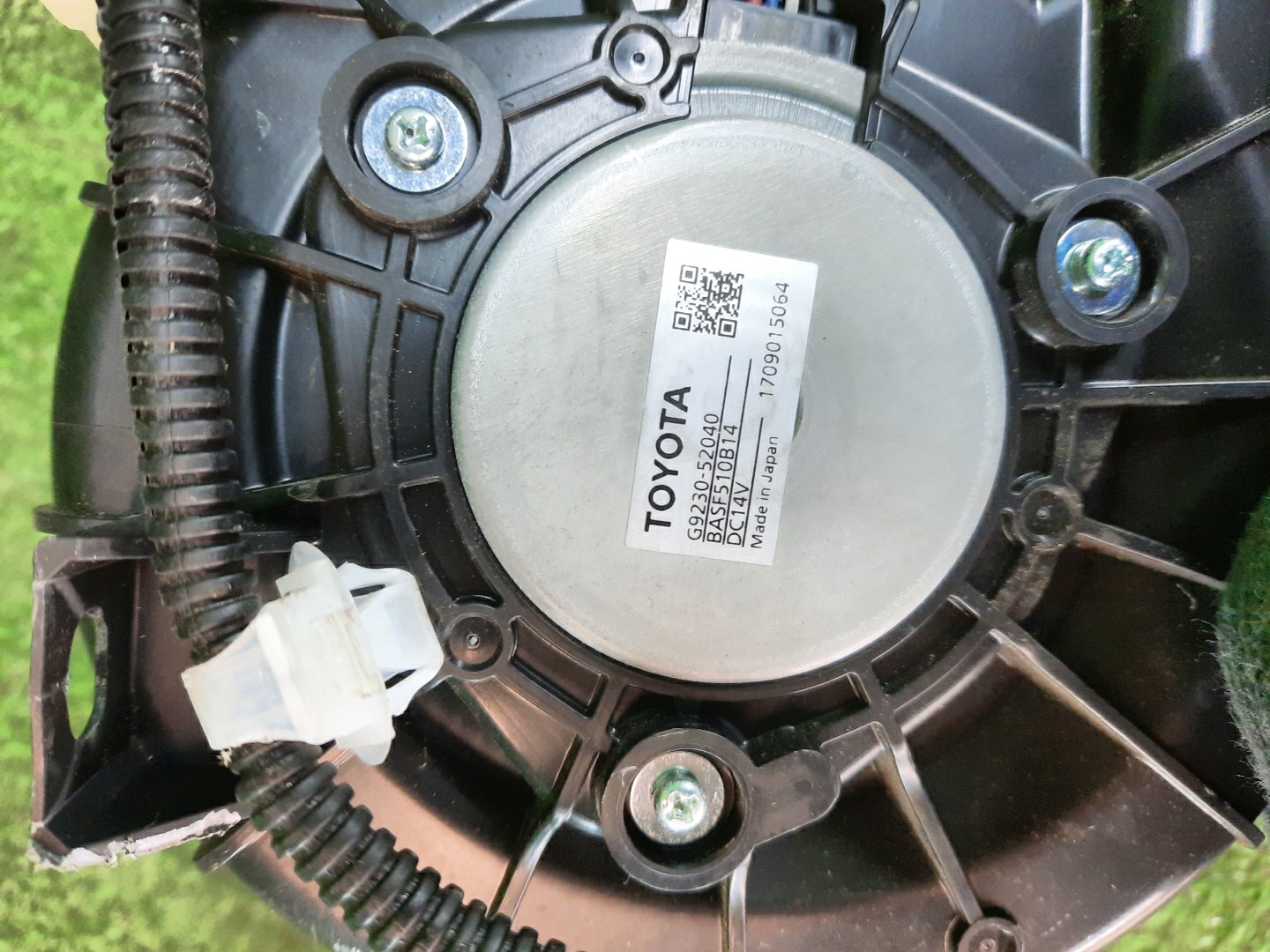 Мотор охлаждения батареи TOYOTA COROLLA FIELDER NKE165G G9230-52040 2 ракурс Мотор охлаждения батареи TOYOTA COROLLA FIELDER NKE165G G9230-52040 2 ракурс