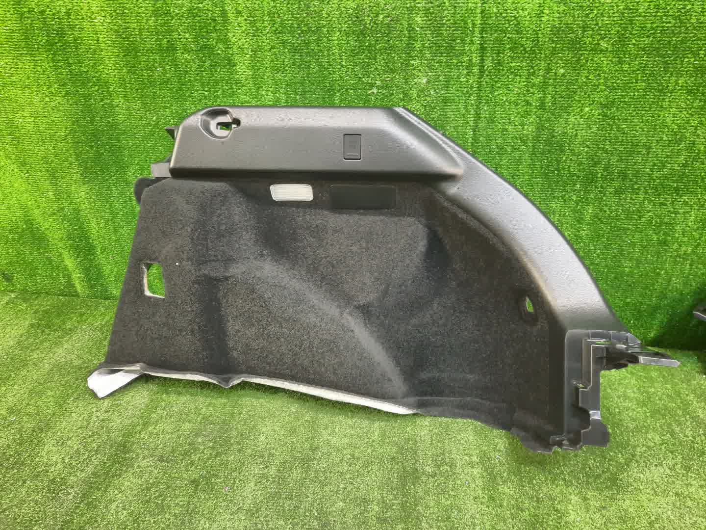 Обшивка багажника правая задняя LEXUS UX300E, UX200, UX250H KMA10, MZAA10, MZAH10 1 ракурс