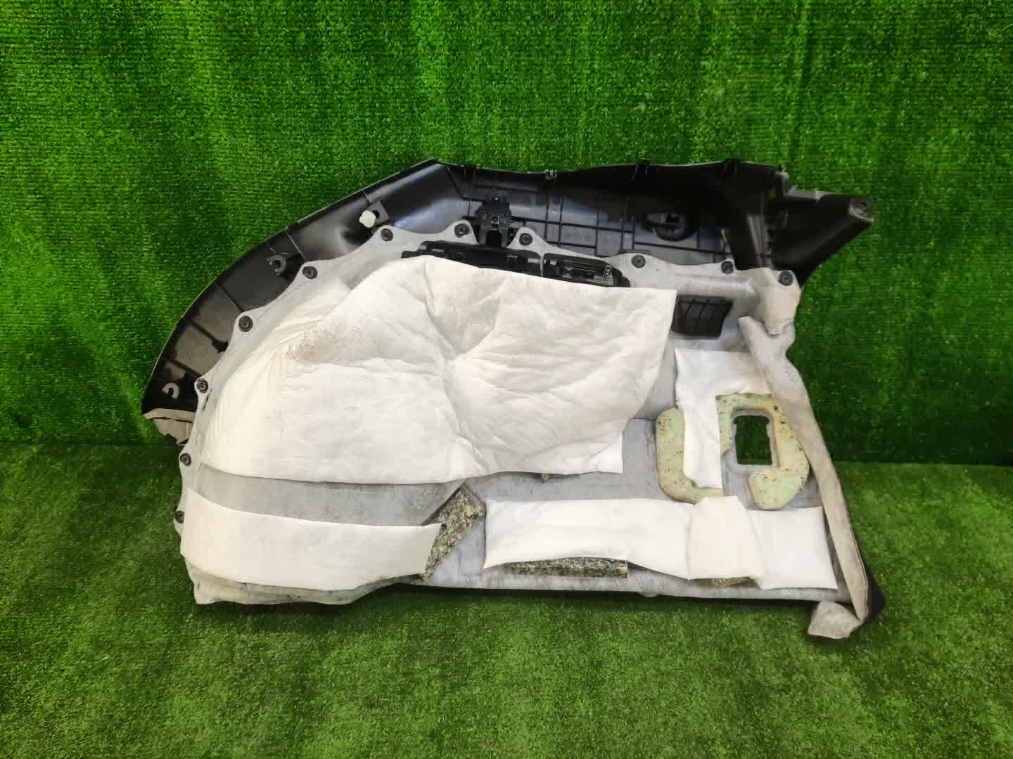 Обшивка багажника правая задняя LEXUS UX300E, UX200, UX250H KMA10, MZAA10, MZAH10 2 ракурс