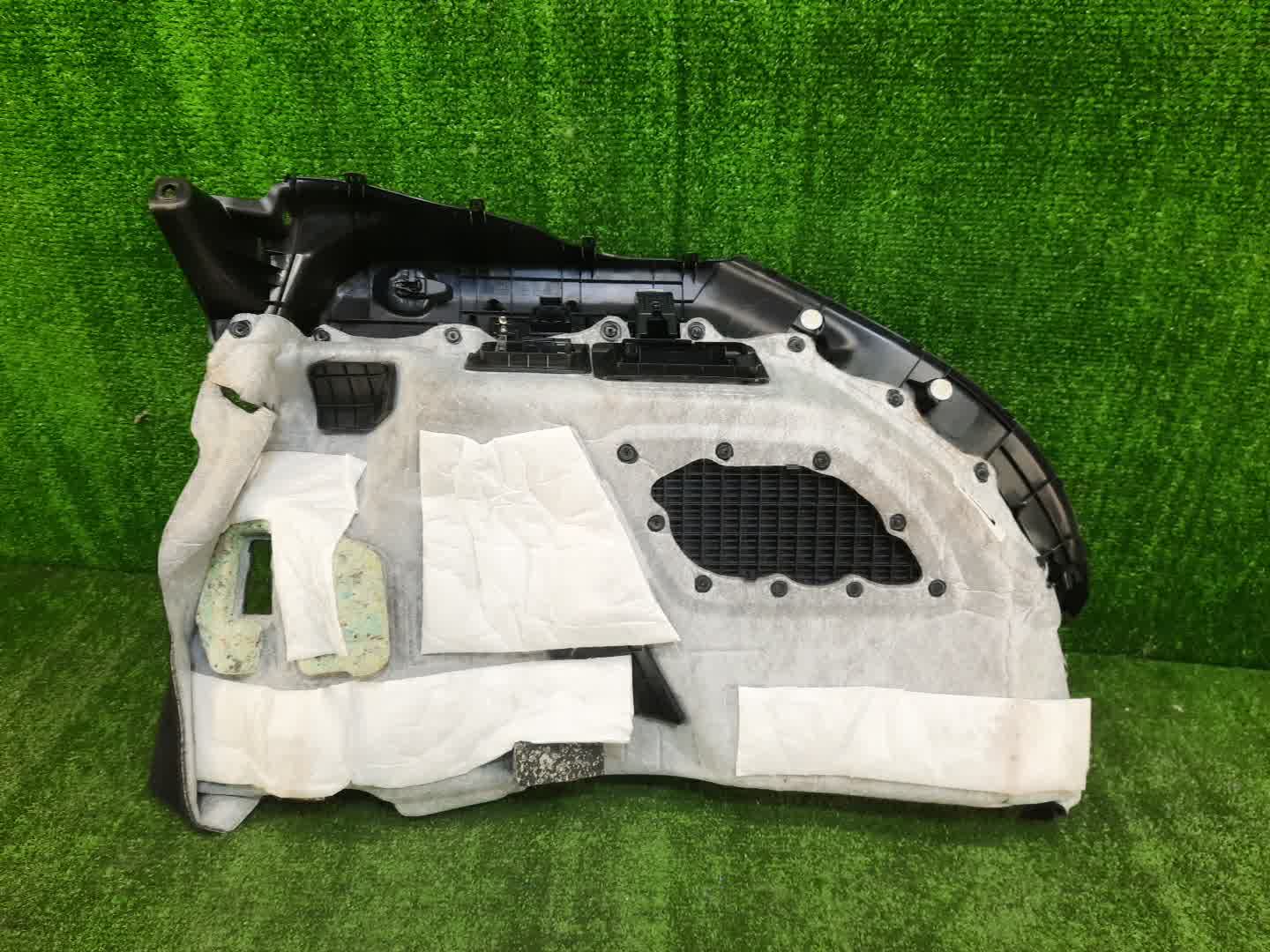 Обшивка багажника левая задняя LEXUS UX300E, UX200, UX250H KMA10, MZAA10, MZAH10 2 ракурс