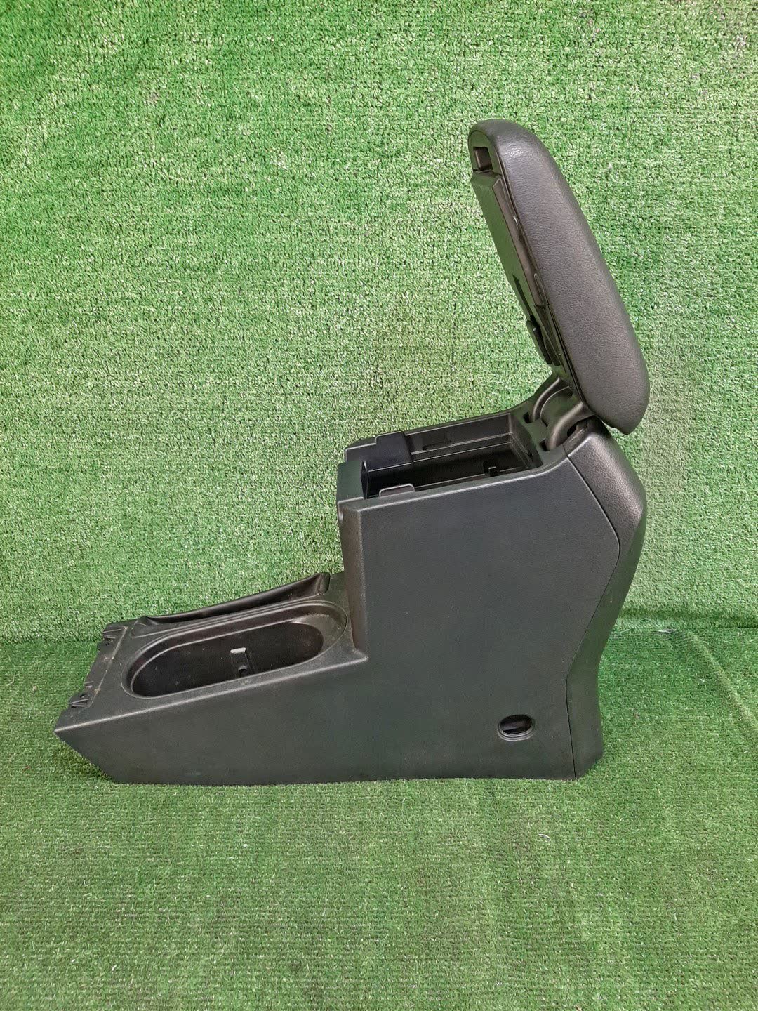 Бардачок между сиденьями SUBARU FORESTER SJ9, SJ5, SJG 2 ракурс