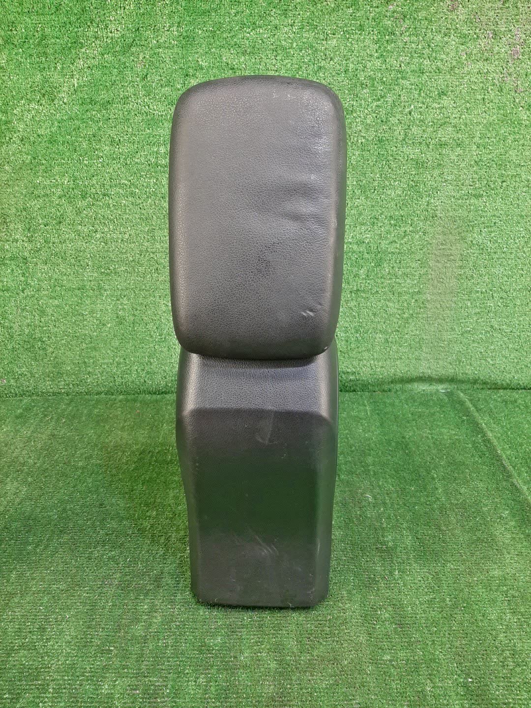 Бардачок между сиденьями SUBARU FORESTER SJ9, SJ5, SJG 3 ракурс