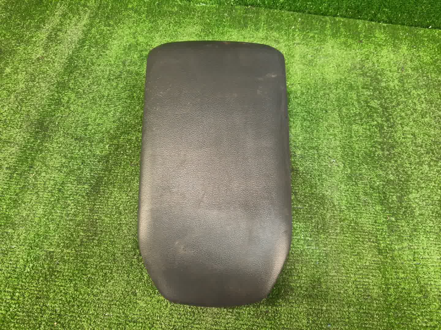 Бардачок между сиденьями TOYOTA RAV4 MXAA52 1 ракурс