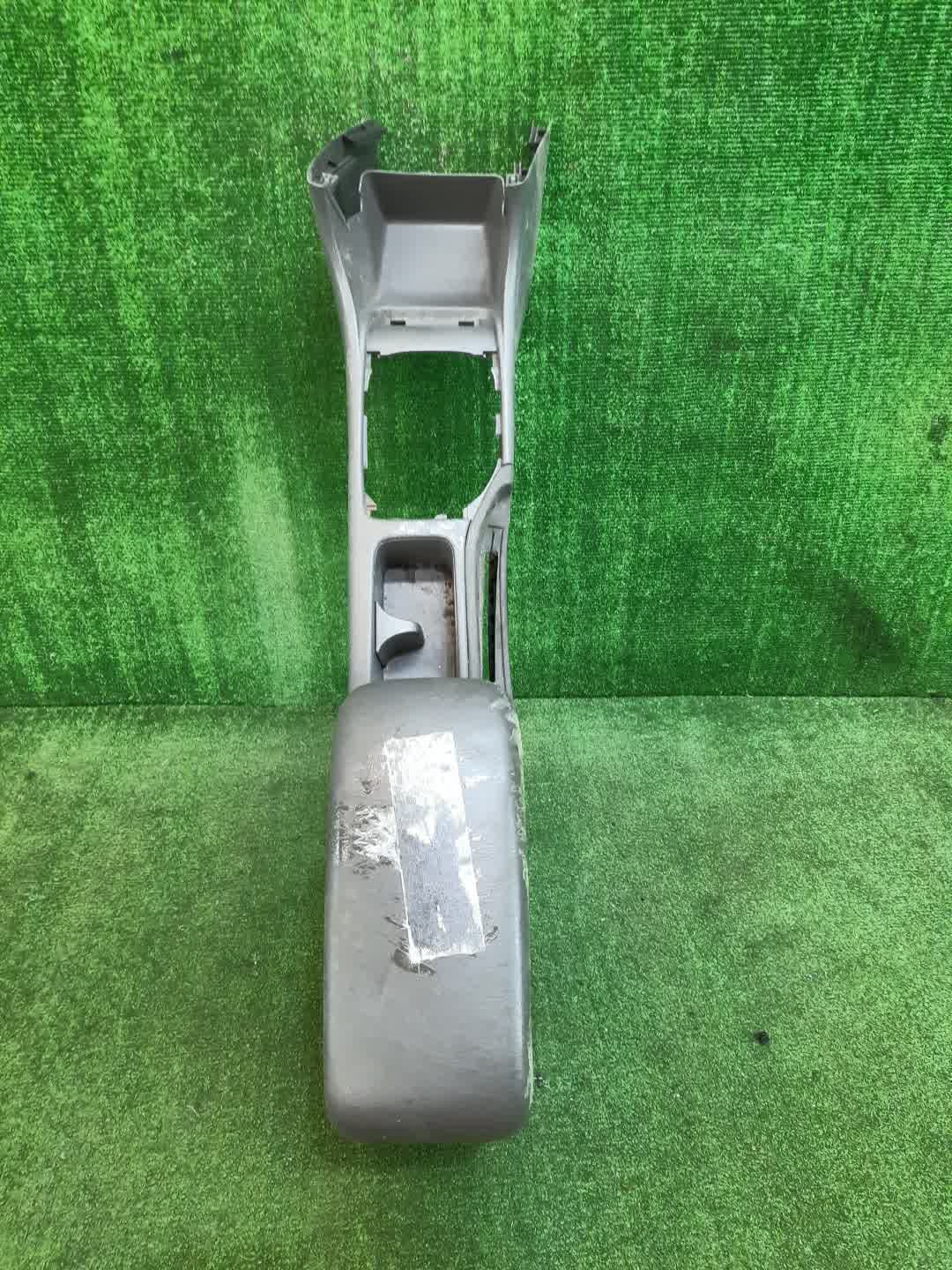 Бардачок между сиденьями TOYOTA CARINA AT210 55604-20060 1 ракурс