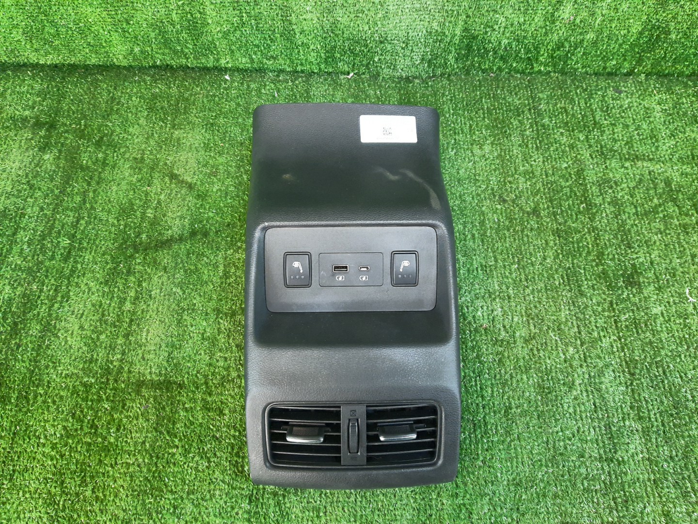 Бардачок между сиденьями NISSAN X-TRAIL SNT33 96930-6RB0A 1 ракурс