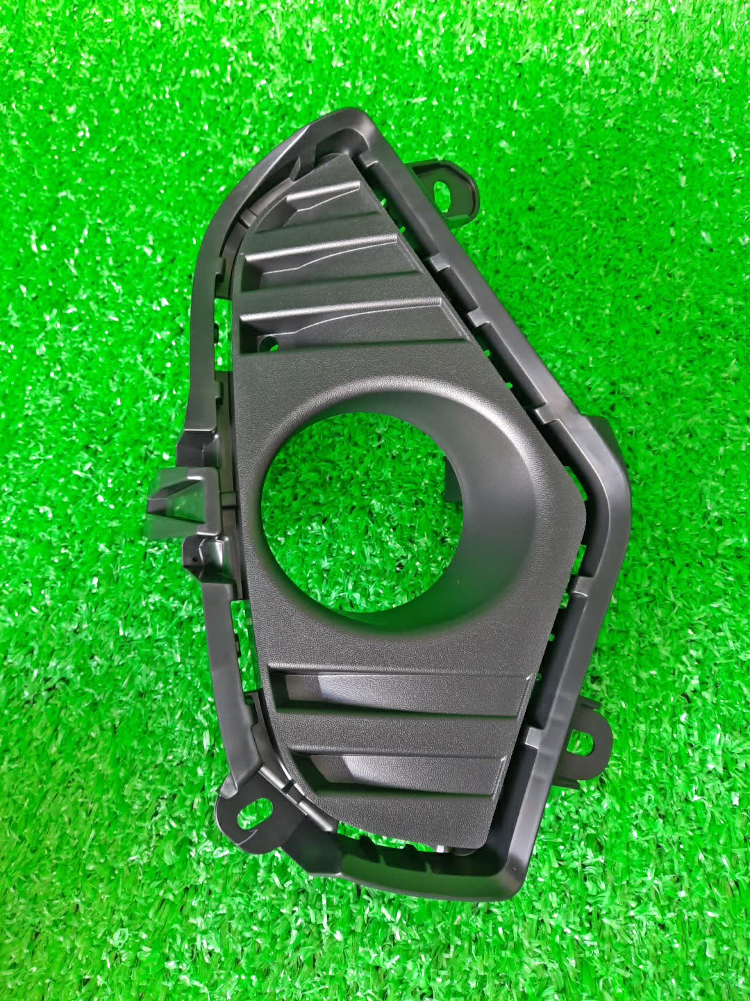 Очки на противотуманки левые передние TOYOTA RAV4 AXAH52 52128-42190 1 ракурс