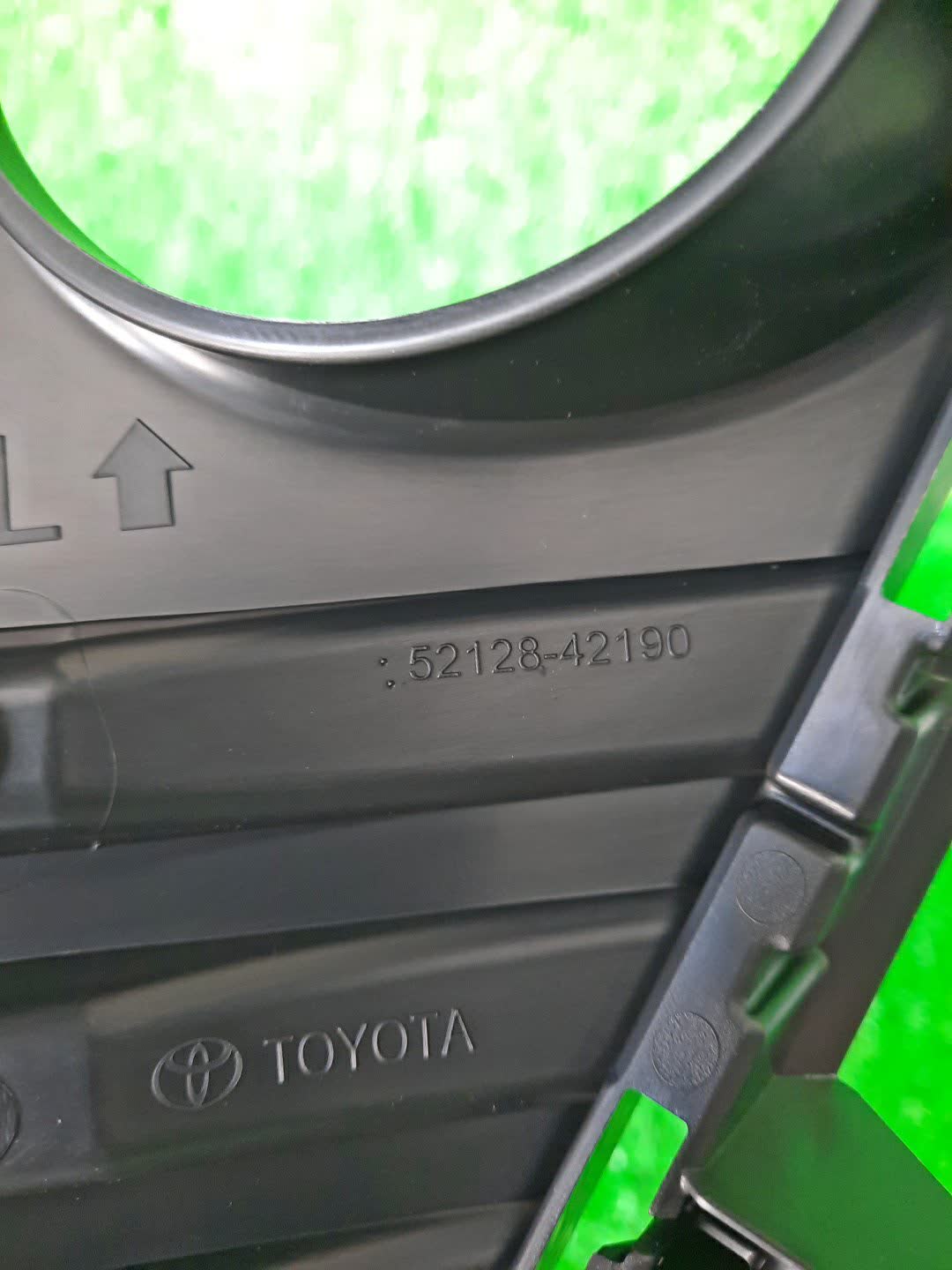 Очки на противотуманки левые передние TOYOTA RAV4 AXAH52 52128-42190 3 ракурс