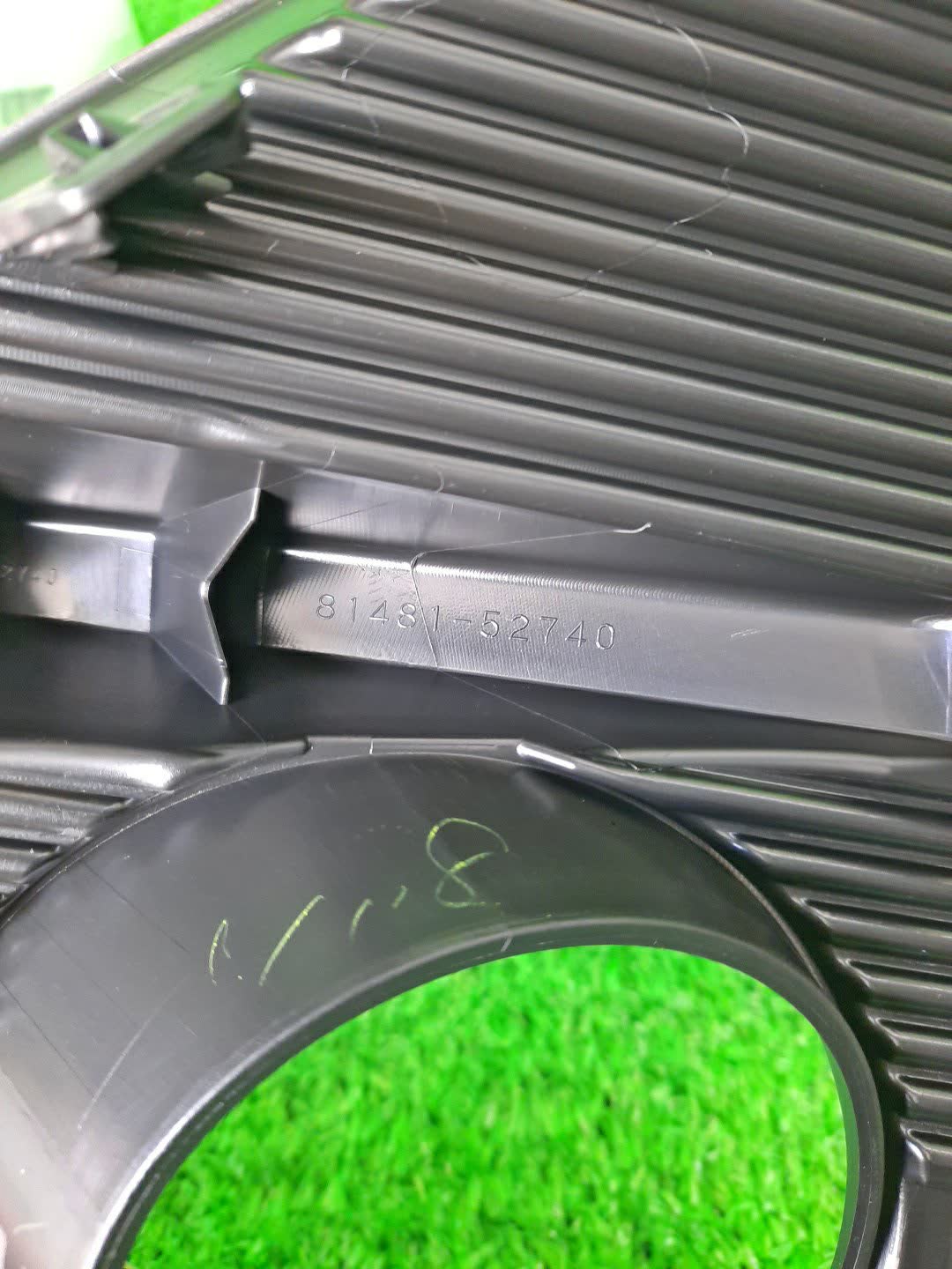 Очки на противотуманки правые передние TOYOTA AQUA NHP10 81481-52740 3 ракурс