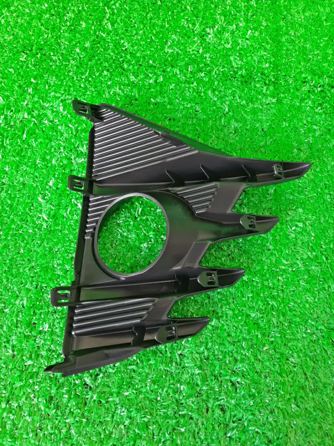 Очки на противотуманки левые передние TOYOTA AQUA NHP10 81482-52630 2 ракурс