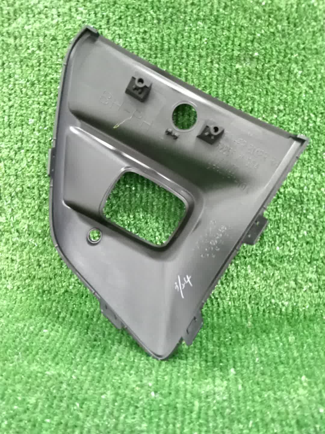 Очки на противотуманки правые NISSAN ROOX B48A 62256-7NG5A 2 ракурс