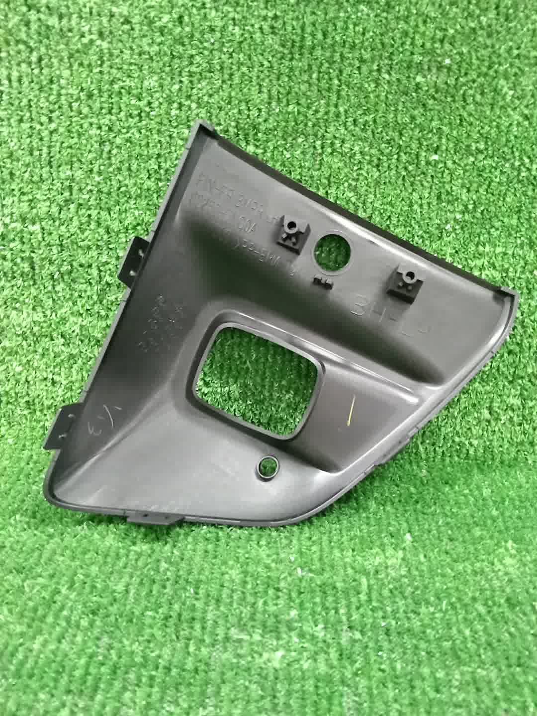 Очки на противотуманки левые NISSAN ROOX B48A 62257-7NG5A 2 ракурс