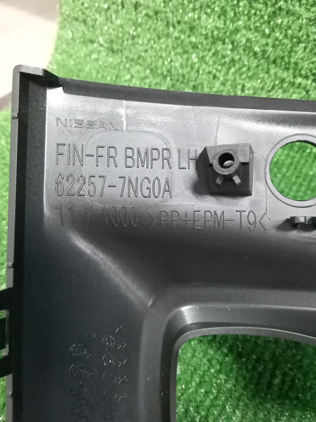 Очки на противотуманки левые NISSAN ROOX B48A 62257-7NG5A 3 ракурс