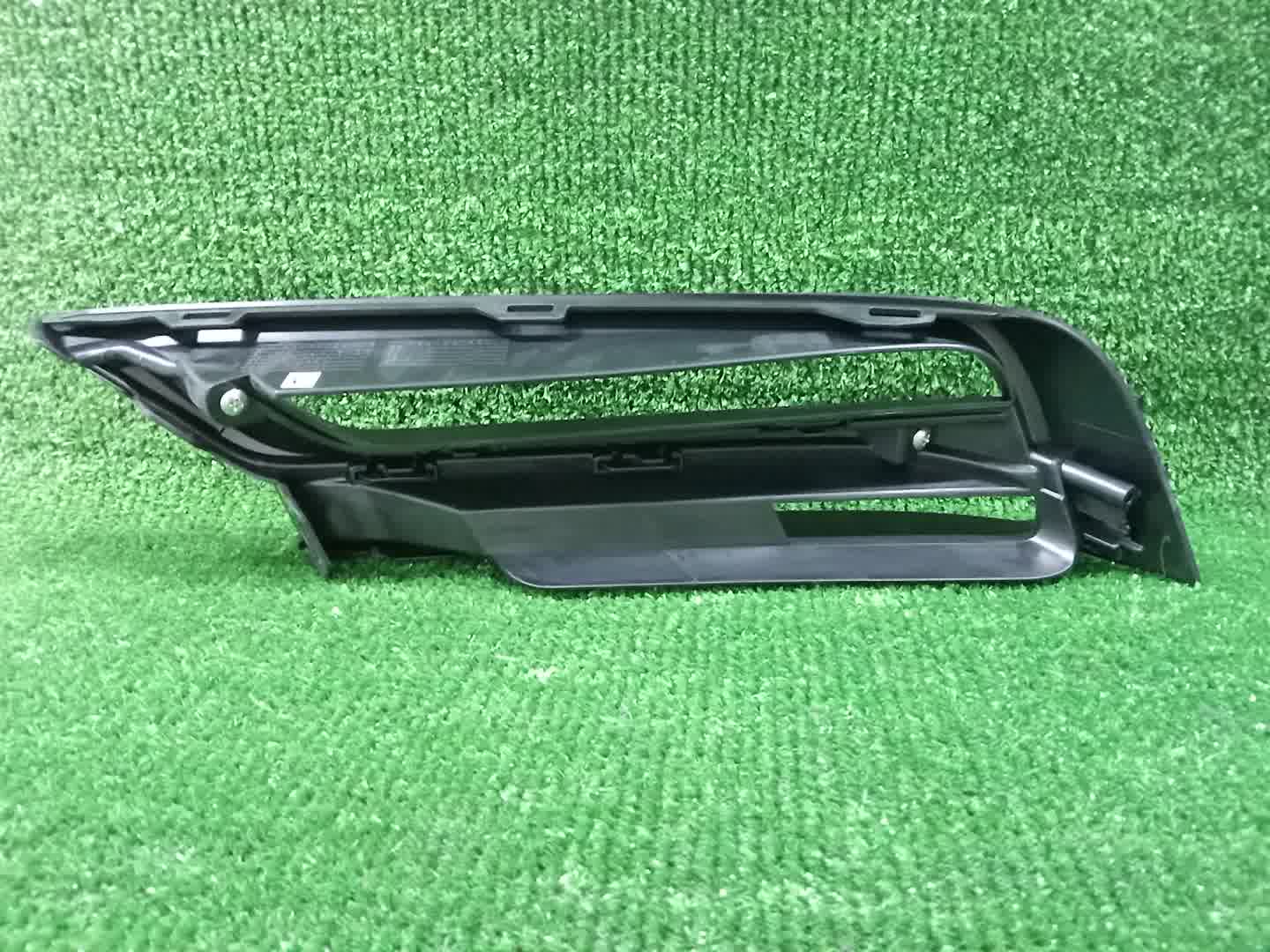 Очки на противотуманки правые HONDA VEZEL RV6 71140-3N0-J01 2 ракурс
