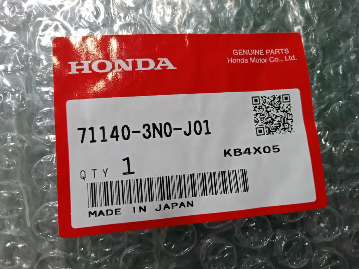 Очки на противотуманки правые HONDA VEZEL RV6 71140-3N0-J01 3 ракурс