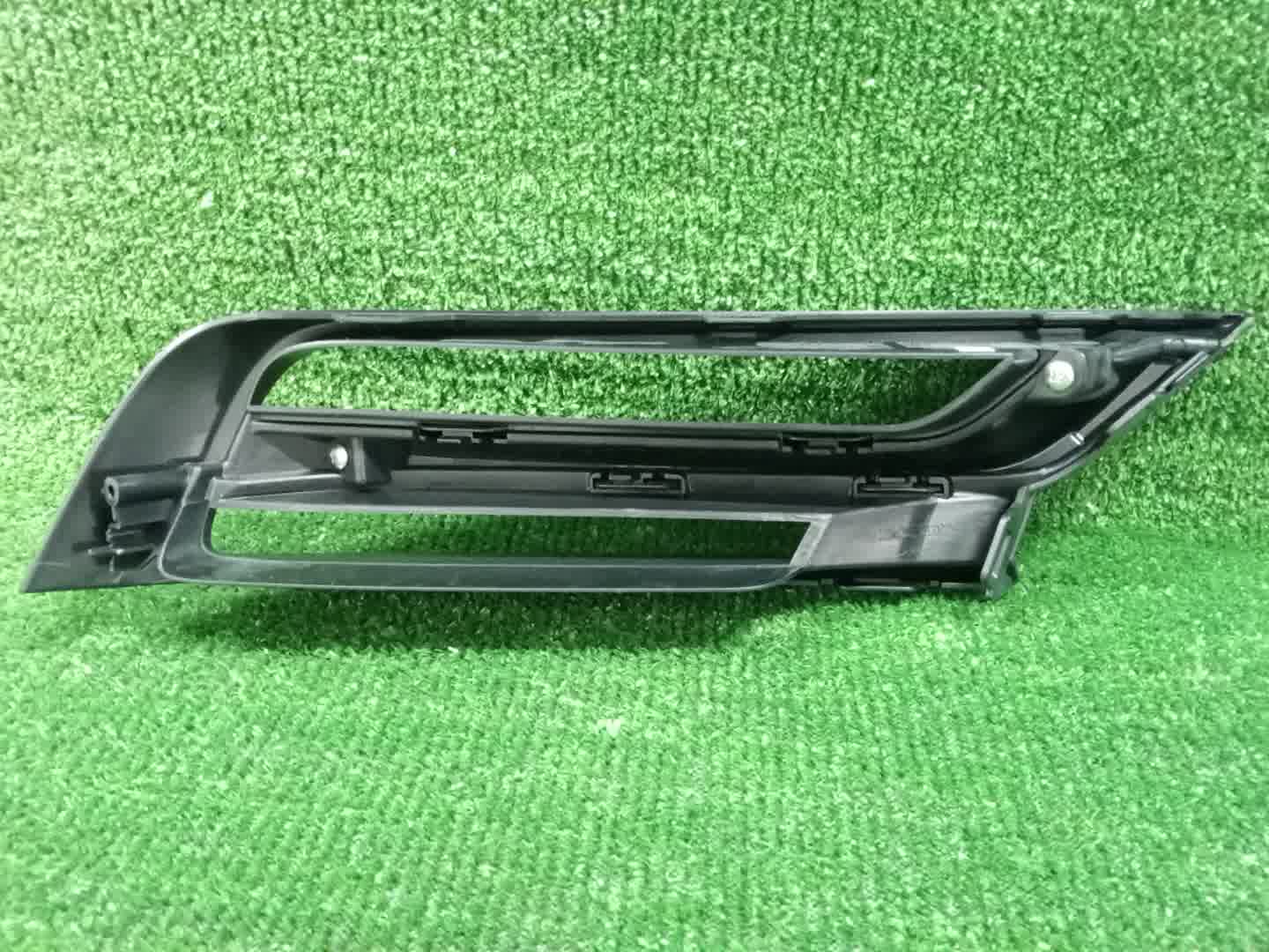 Очки на противотуманки левые HONDA VEZEL RV6 71190-3N0-J01 2 ракурс