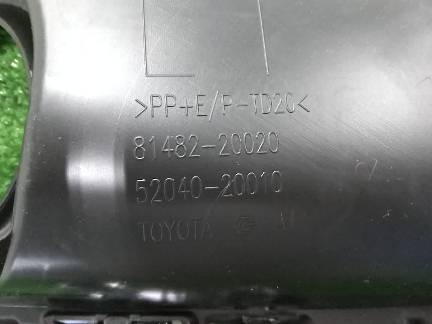 Очки на противотуманки левые TOYOTA PREMIO ZRT260 52040-20010 3 ракурс