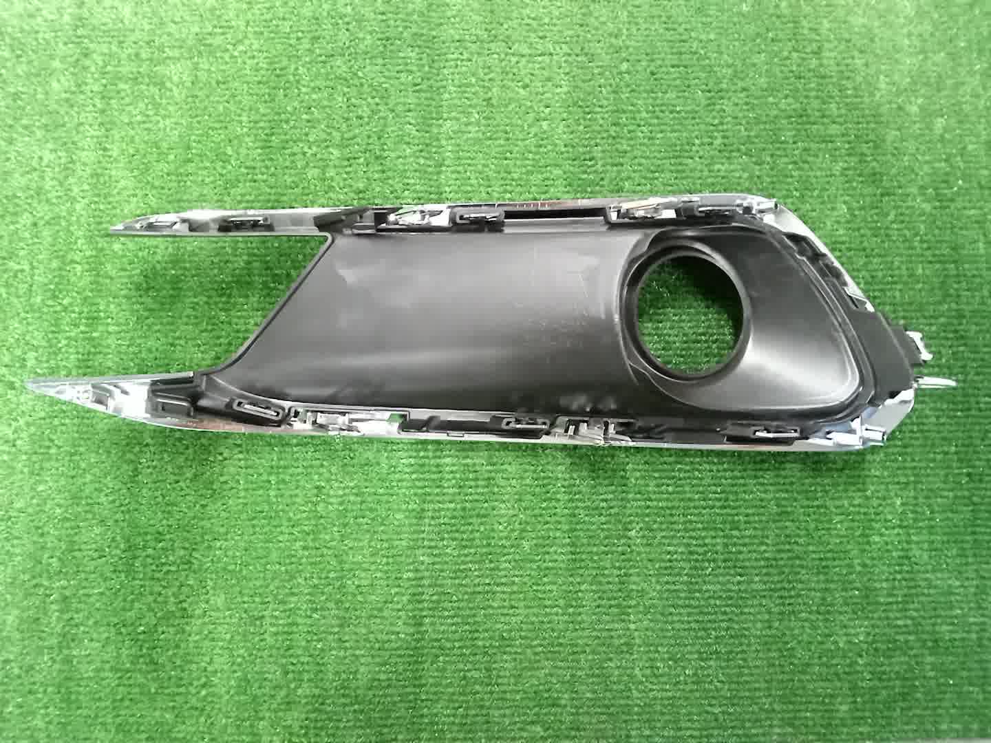 Очки на противотуманки правые TOYOTA PREMIO ZRT260 52030-20010 2 ракурс
