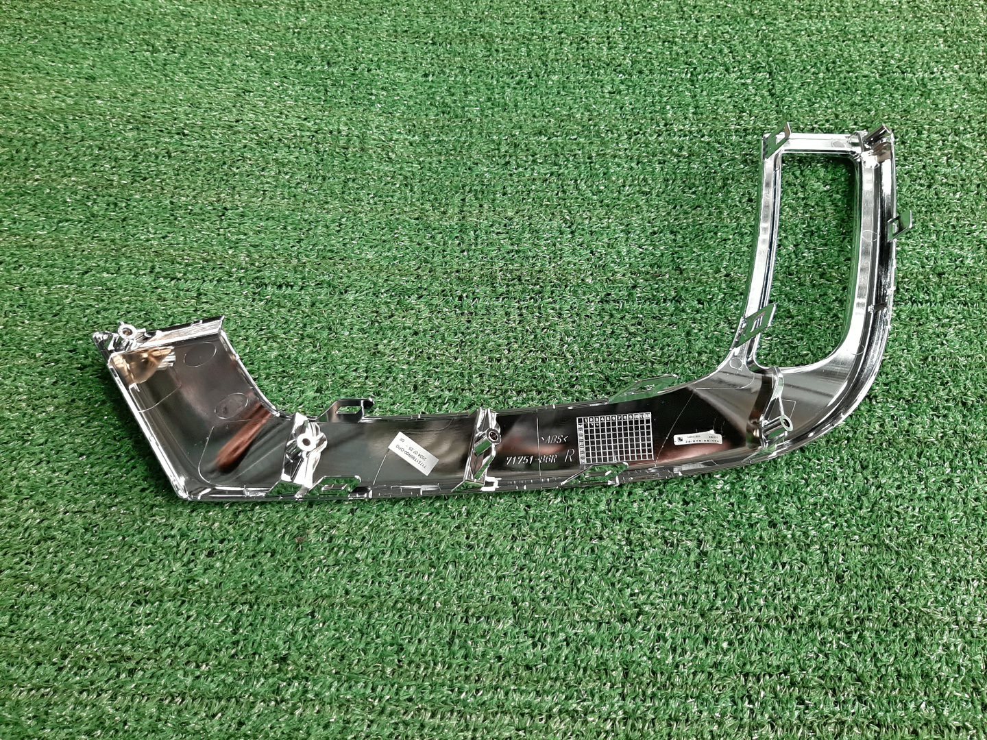 Очки на противотуманки правые SUZUKI ESCUDO YD21S 71751-86R00-0PG 2 ракурс