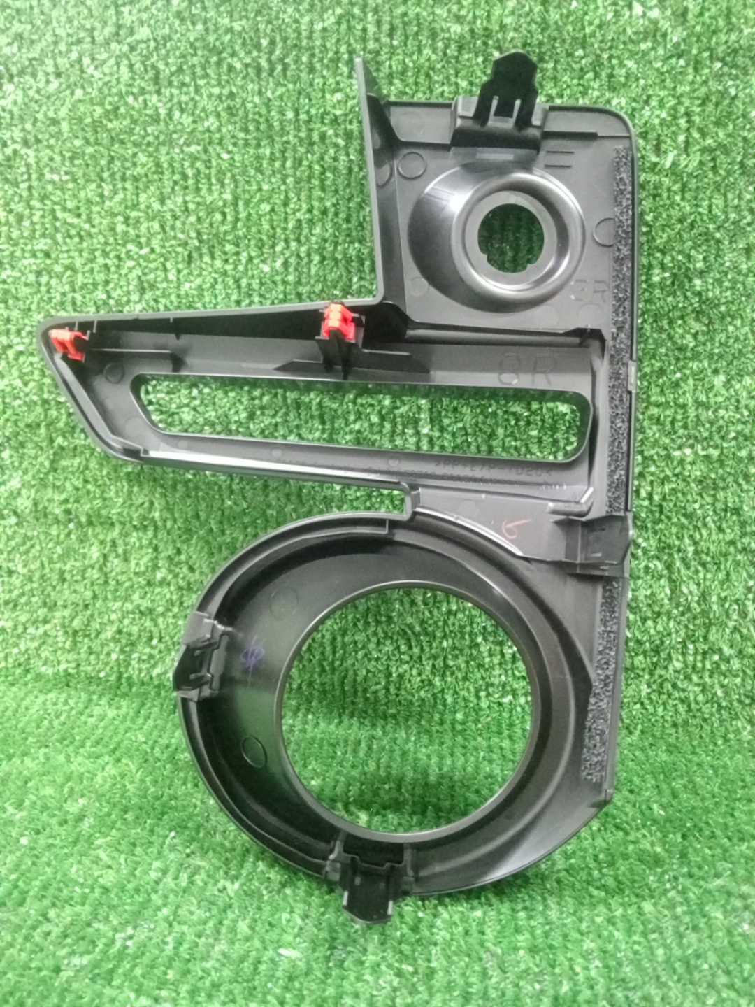 Очки на противотуманки правые передние TOYOTA RAIZE A200A 52712-B1180 2 ракурс