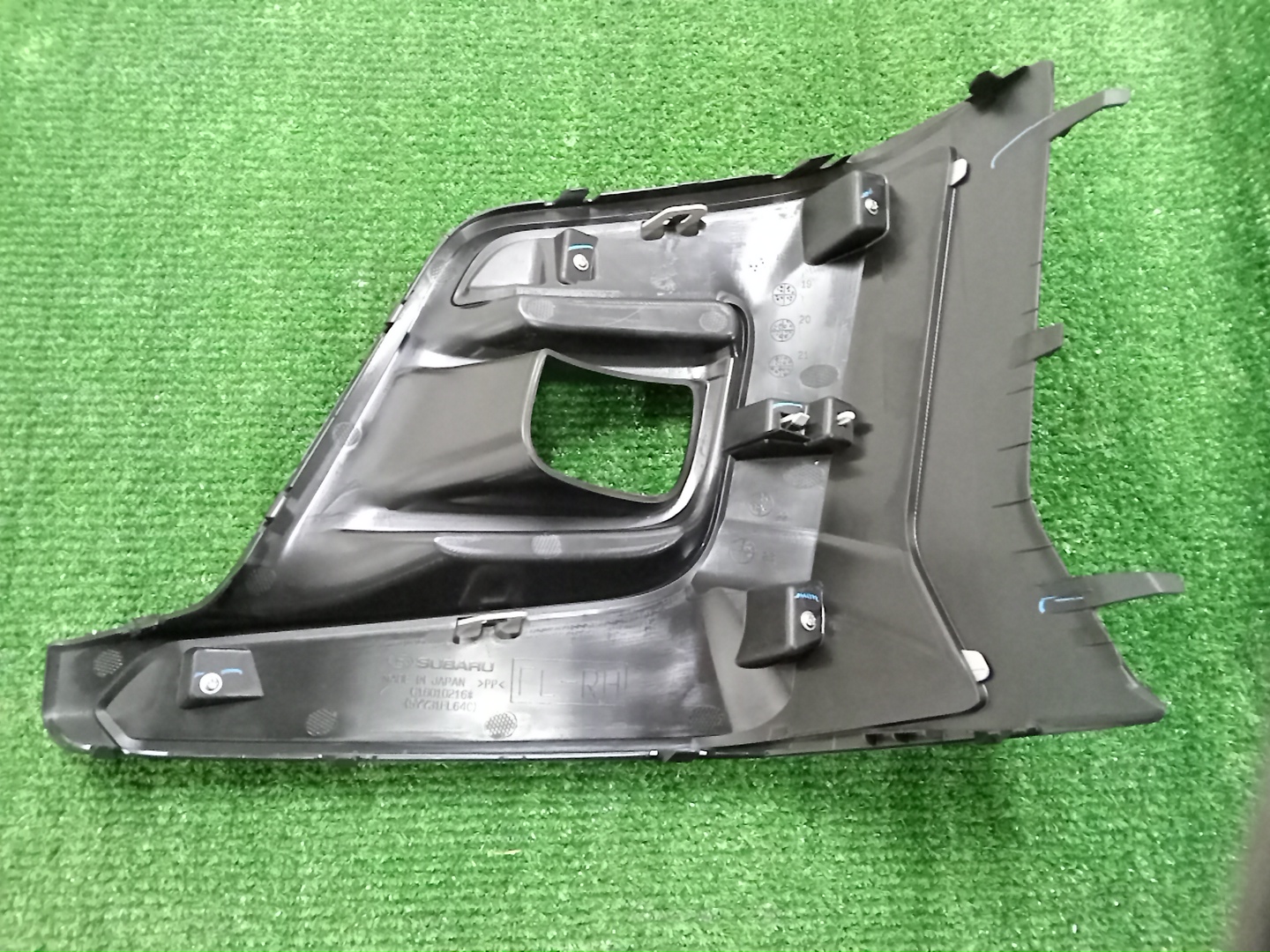 Очки на противотуманки правые передние SUBARU XV GTE 57731FL640 2 ракурс