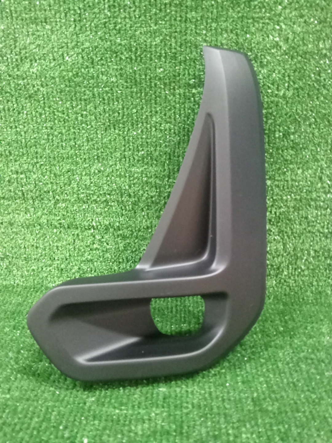 Очки на противотуманки левые передние TOYOTA HILUX GUN125 52128-0K860 1 ракурс