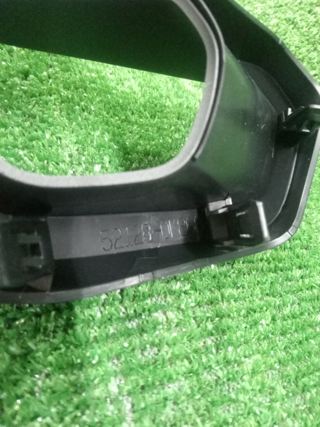 Очки на противотуманки левые передние TOYOTA HILUX GUN125 52128-0K860 3 ракурс