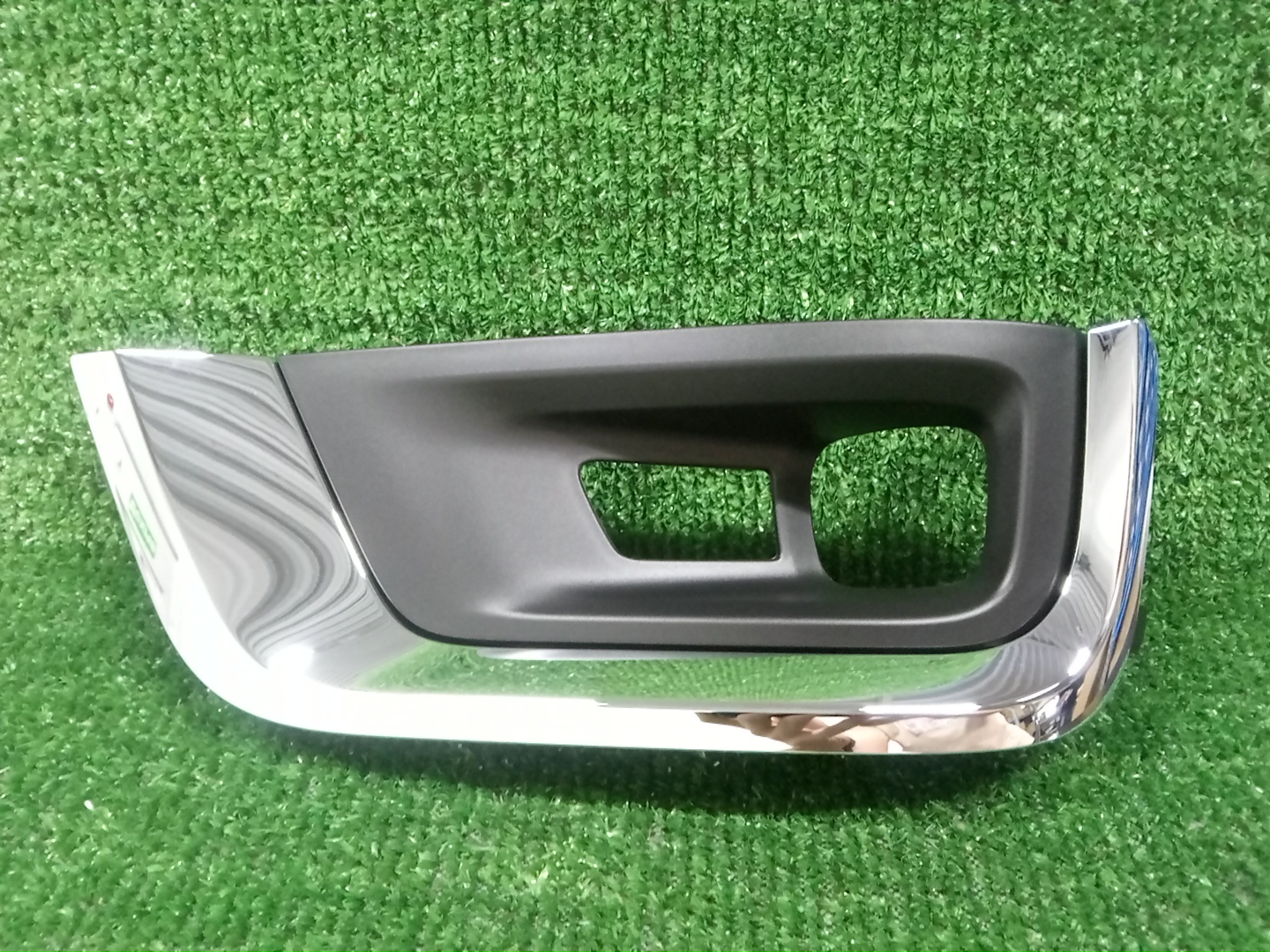 Очки на противотуманки левые передние TOYOTA LAND CRUISER FJA300W 52040-60220 1 ракурс