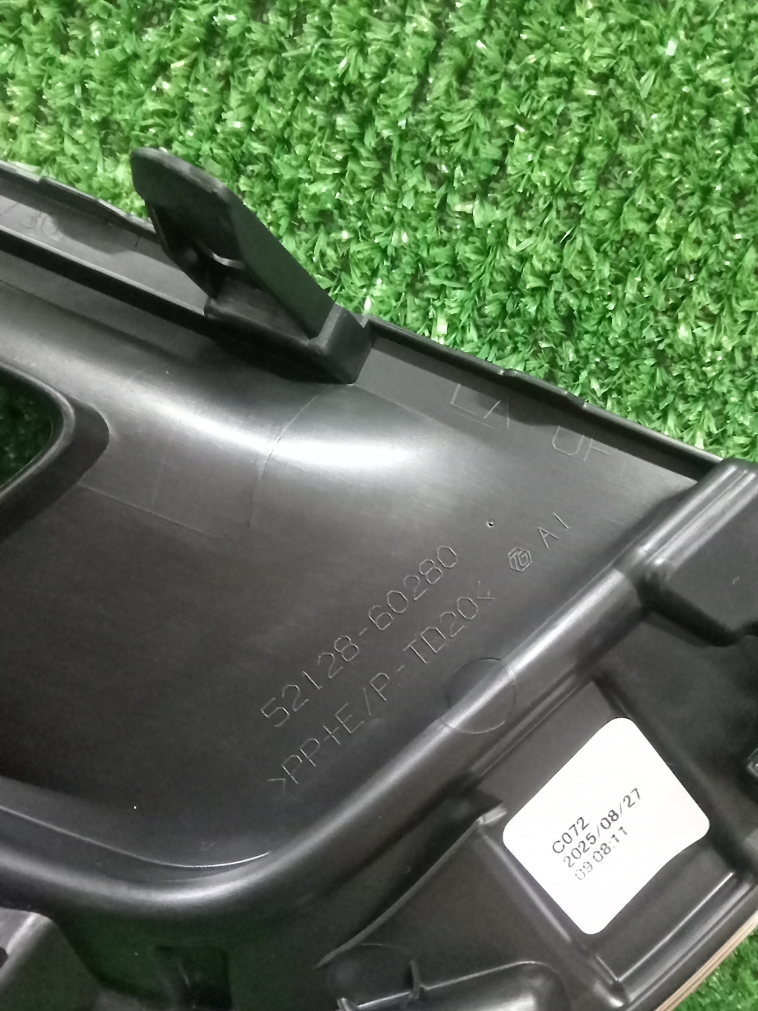 Очки на противотуманки левые передние TOYOTA LAND CRUISER FJA300W 52040-60220 3 ракурс