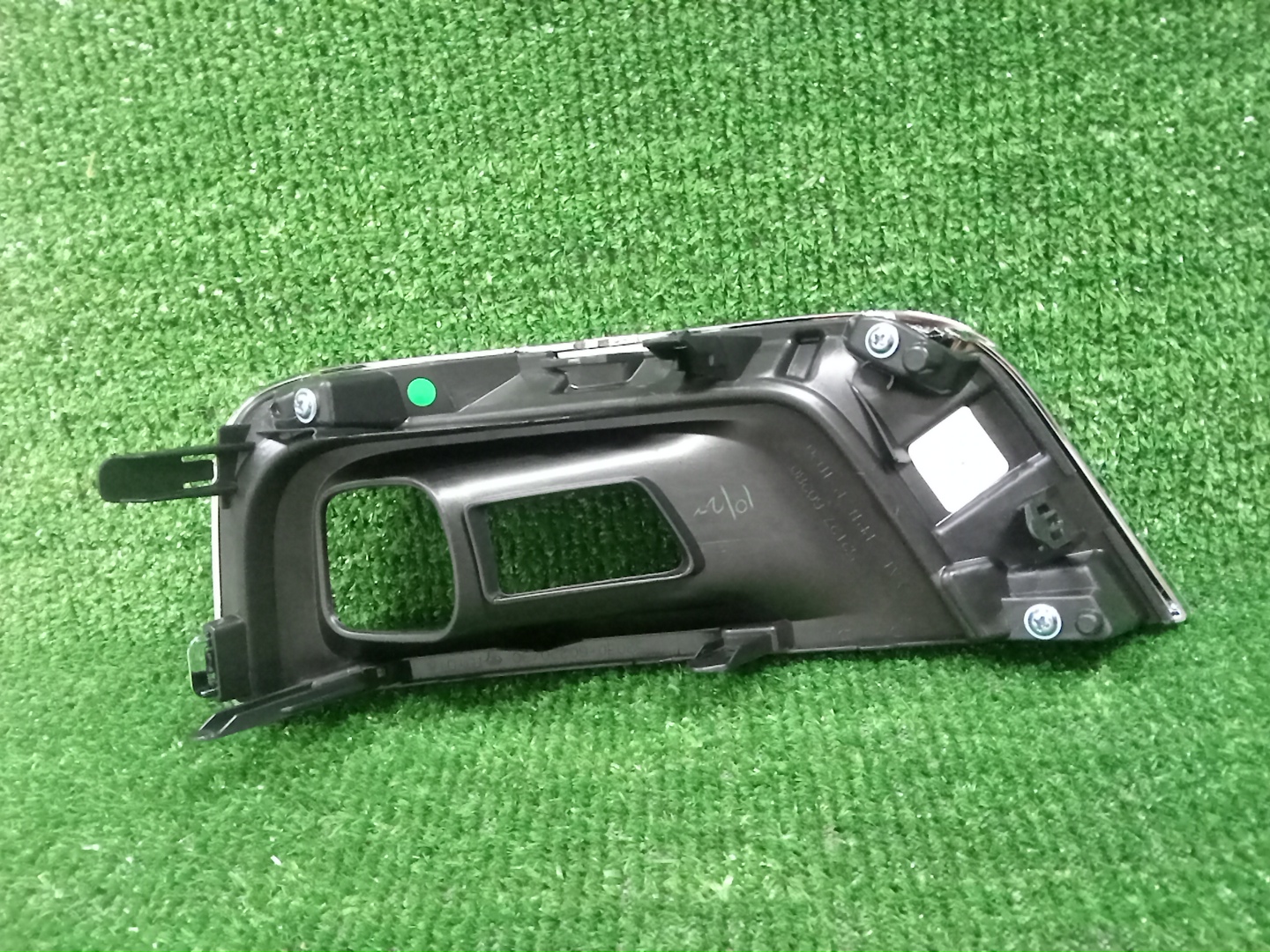 Очки на противотуманки правые передние TOYOTA LAND CRUISER FJA300W 52030-60220 2 ракурс