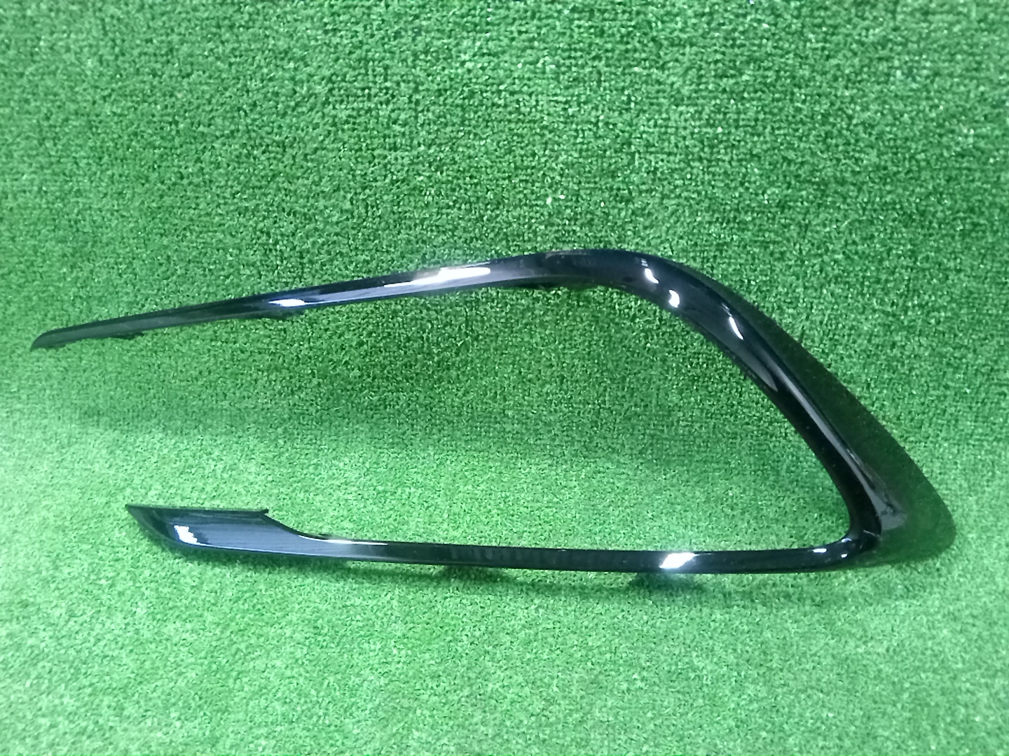 Очки на противотуманки левые TOYOTA AURIS NZE181H 52126-12070 1 ракурс