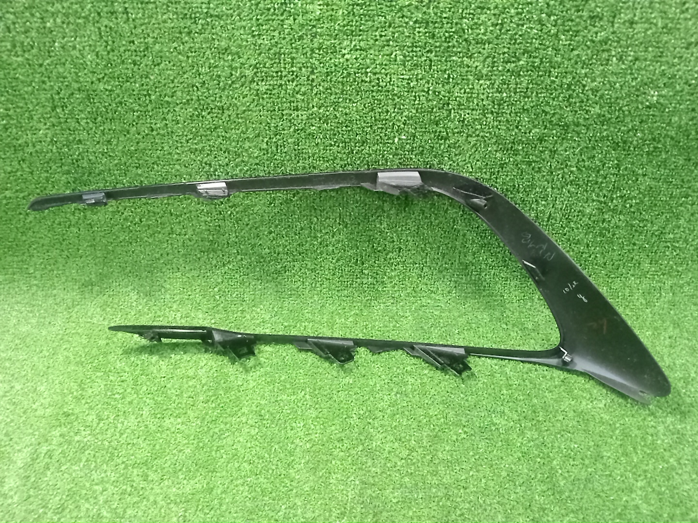 Очки на противотуманки левые TOYOTA AURIS NZE181H 52125-12080 2 ракурс