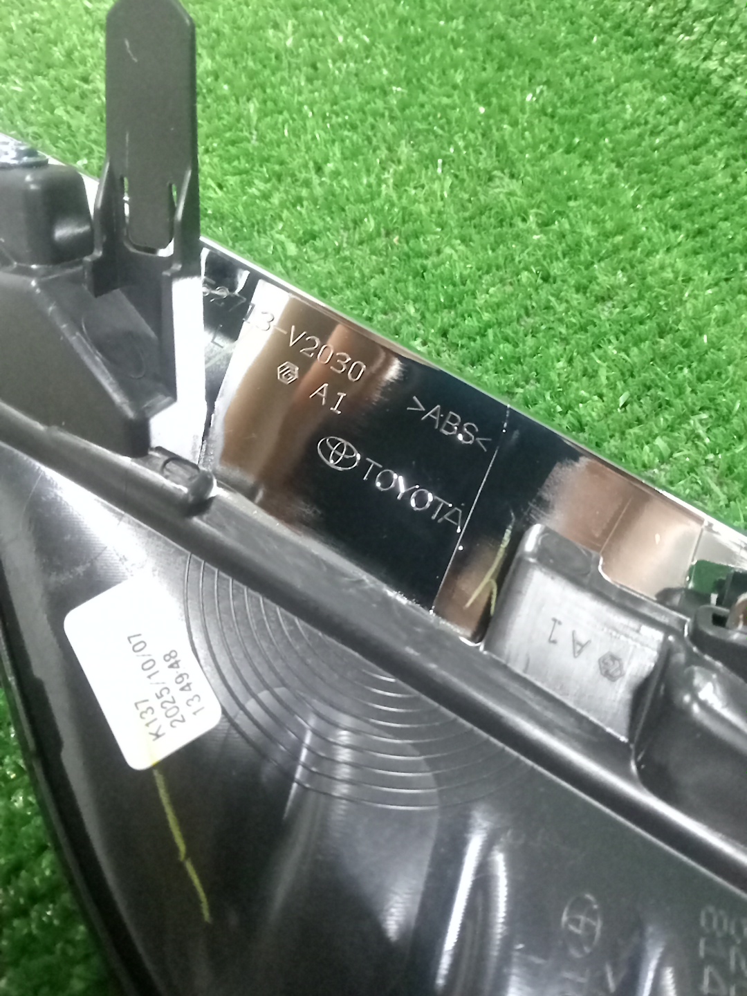 Очки на противотуманки левые TOYOTA ALPHARD AAHH40W 52040-V2060 4 ракурс