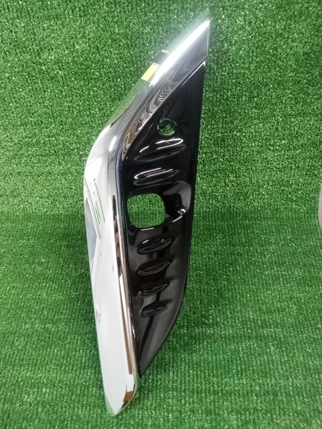 Очки на противотуманки правые TOYOTA ALPHARD AAHH40W 52030-V2060 1 ракурс