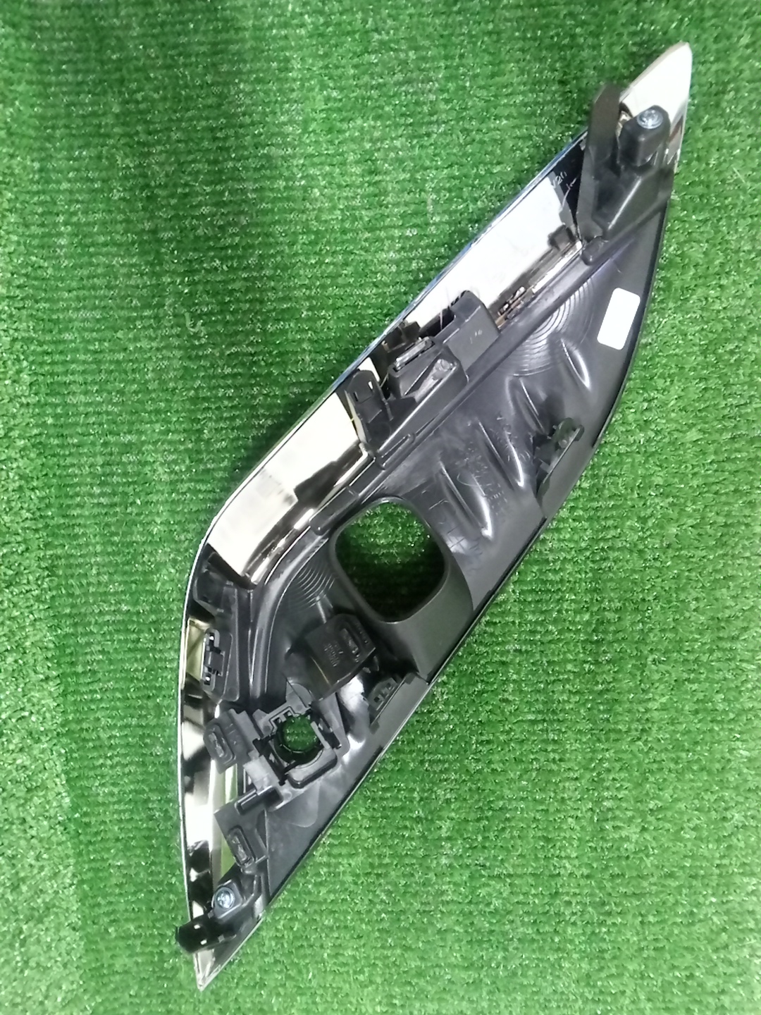 Очки на противотуманки правые TOYOTA ALPHARD AAHH40W 52030-V2060 2 ракурс