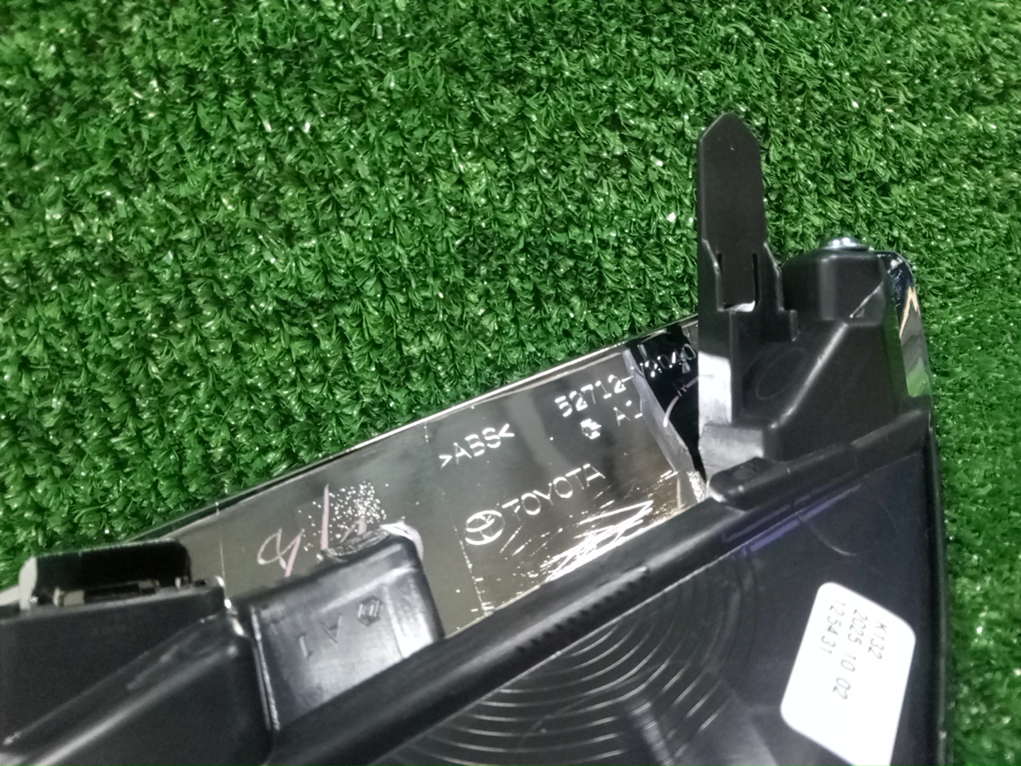 Очки на противотуманки правые TOYOTA ALPHARD AAHH40W 52030-V2060 4 ракурс