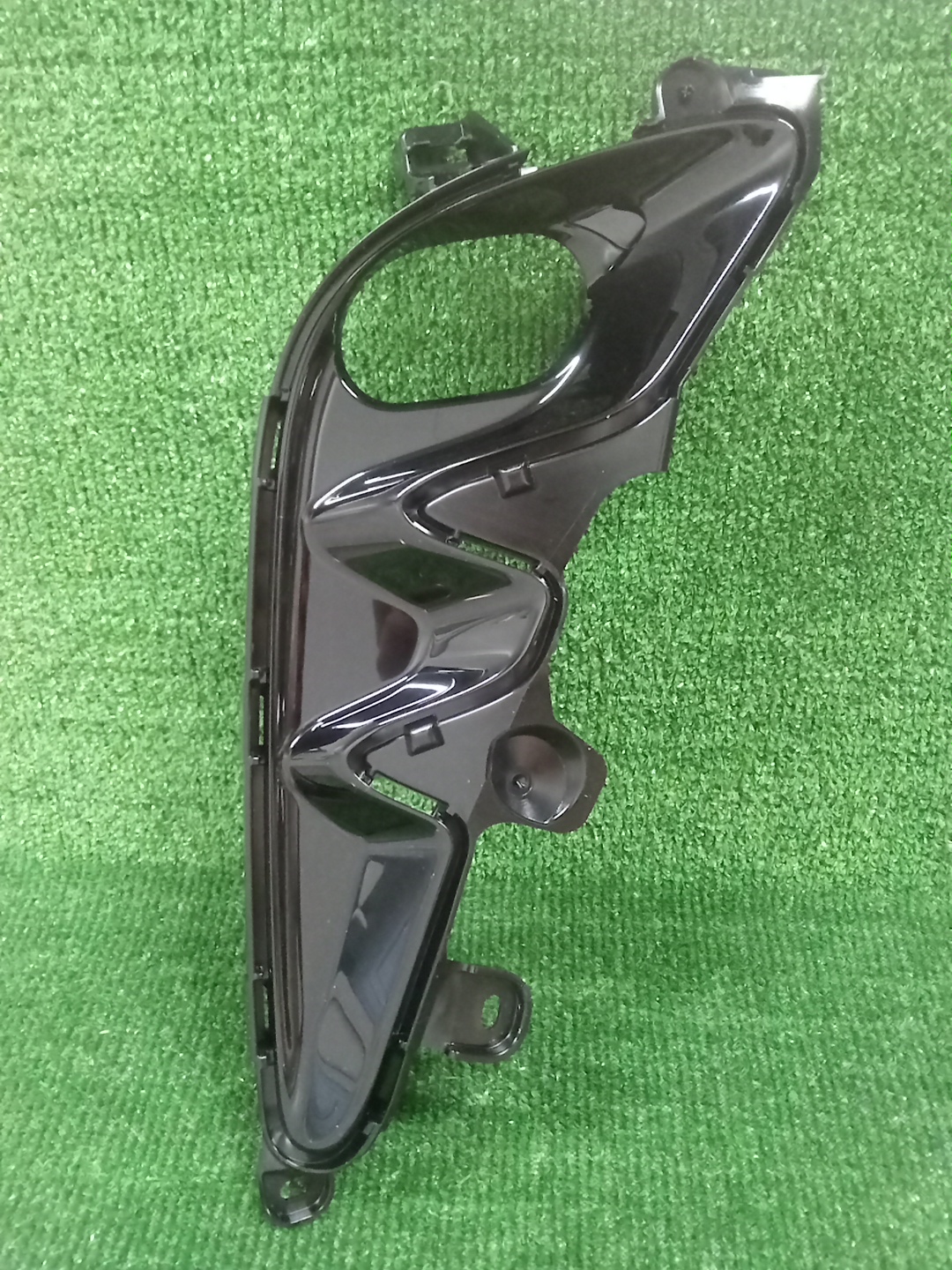 Очки на противотуманки правые передние TOYOTA CROWN AZSH36W 53181-30040 1 ракурс