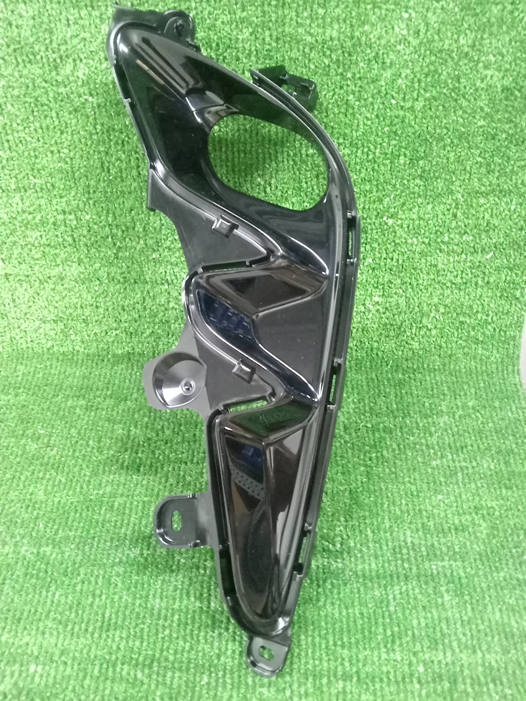 Очки на противотуманки левые передние TOYOTA CROWN AZSH36W 53182-30070 1 ракурс