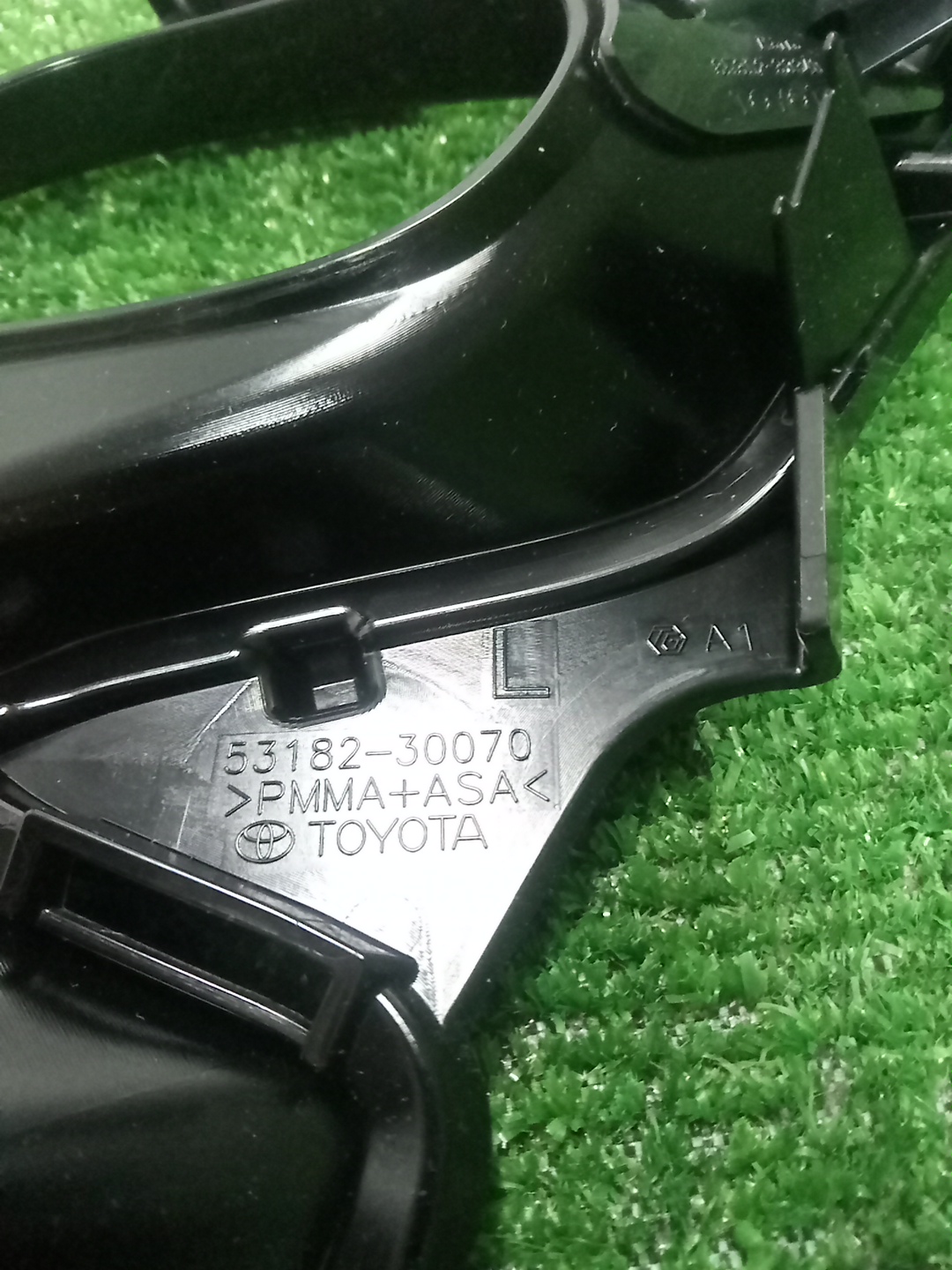 Очки на противотуманки левые передние TOYOTA CROWN AZSH36W 53182-30070 3 ракурс