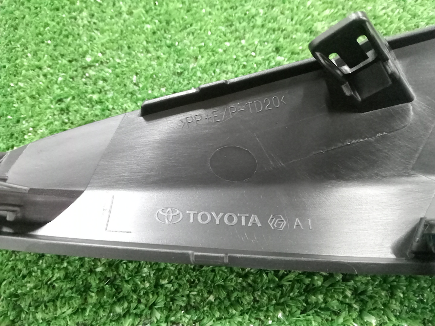 Очки на противотуманки левые передние TOYOTA AQUA NHP10 52712-52200 4 ракурс