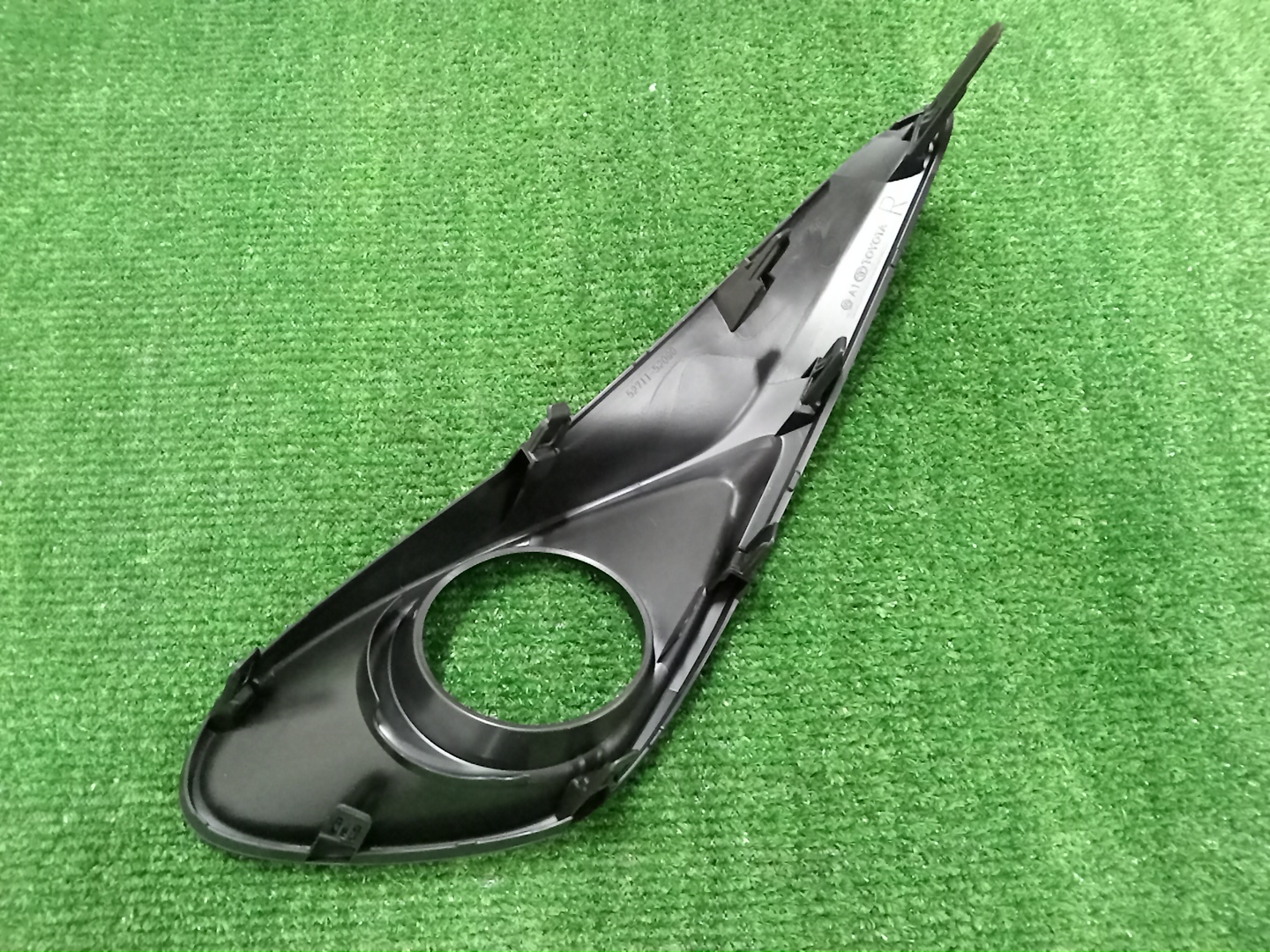 Очки на противотуманки правые передние TOYOTA AQUA NHP10 52711-52090 2 ракурс