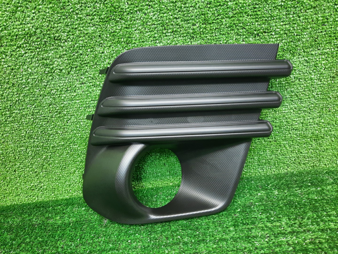 Очки на противотуманки правые передние SUBARU FORESTER SK9 57731SJ540 1 ракурс