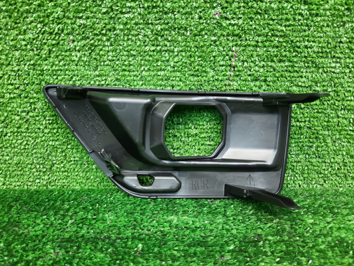 Очки на противотуманки правые передние TOYOTA LAND CRUISER VJA300W 52030-WY010 2 ракурс