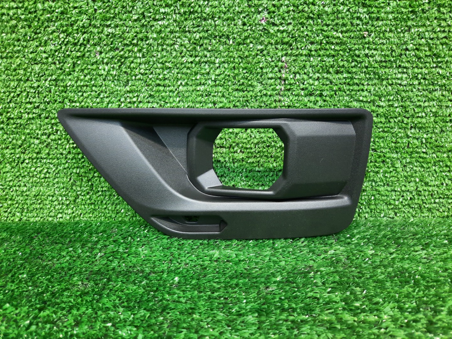 Очки на противотуманки левые передние TOYOTA LAND CRUISER VJA300W 52040-WY010 1 ракурс