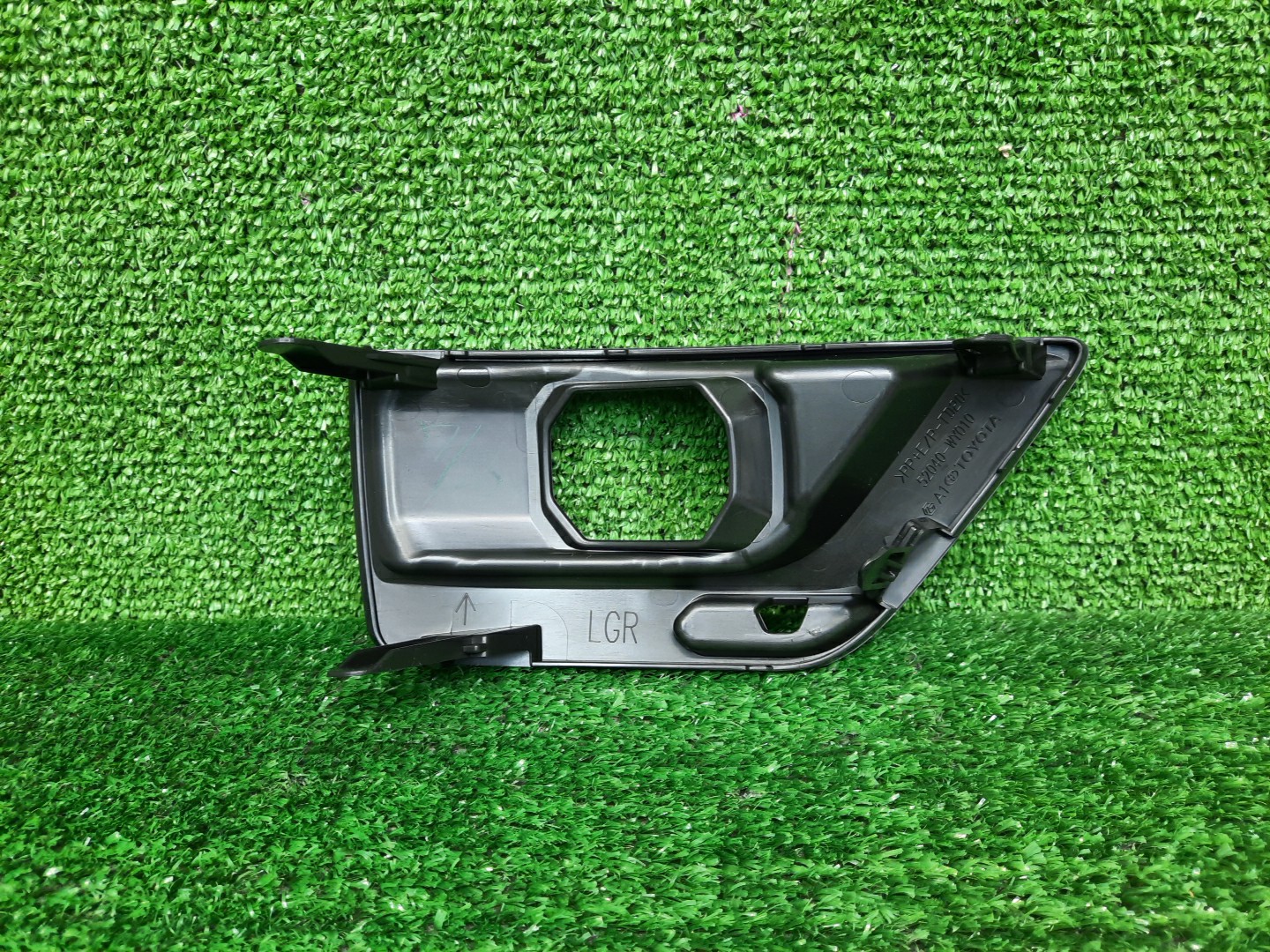 Очки на противотуманки левые передние TOYOTA LAND CRUISER VJA300W 52040-WY010 2 ракурс