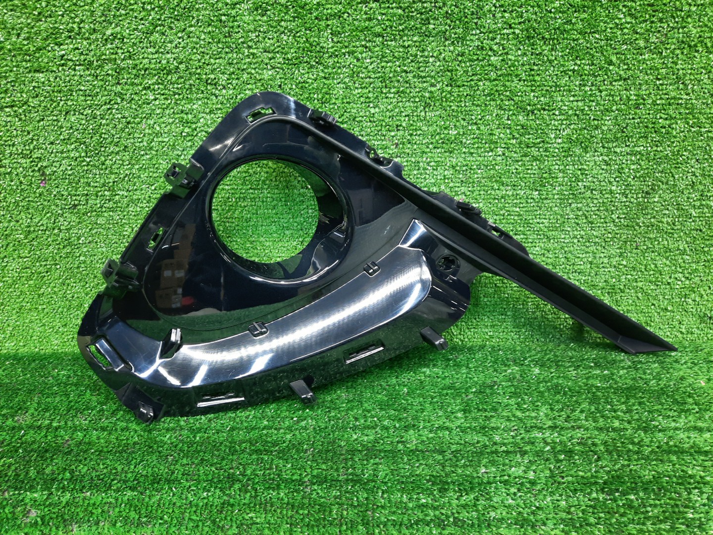 Очки на противотуманки правые передние TOYOTA FORTUNER GUN156 52127-0K300 1 ракурс Очки на противотуманки правые передние TOYOTA FORTUNER GUN156 52127-0K300 1 ракурс