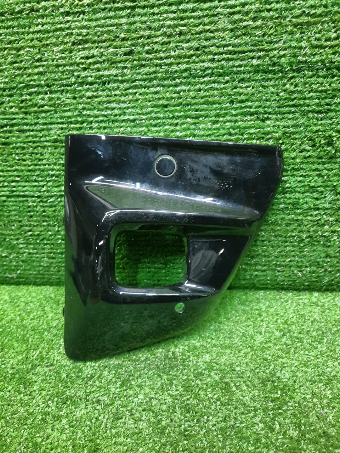 Очки на противотуманки правые передние NISSAN ROOX B47A 62256-7NG0A  284384CL0A 1 ракурс