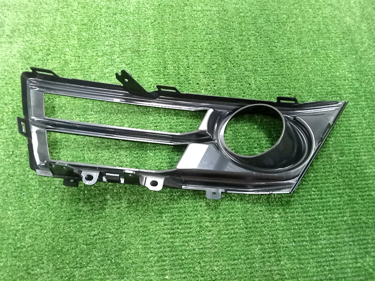 Очки на противотуманки правые передние HONDA INSIGHT ZE3 33302-TM9-N21 2 ракурс
