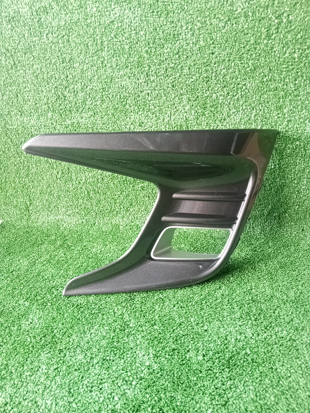 Очки на противотуманки правые передние LEXUS CT200H ZWA10 81481-76020 1 ракурс