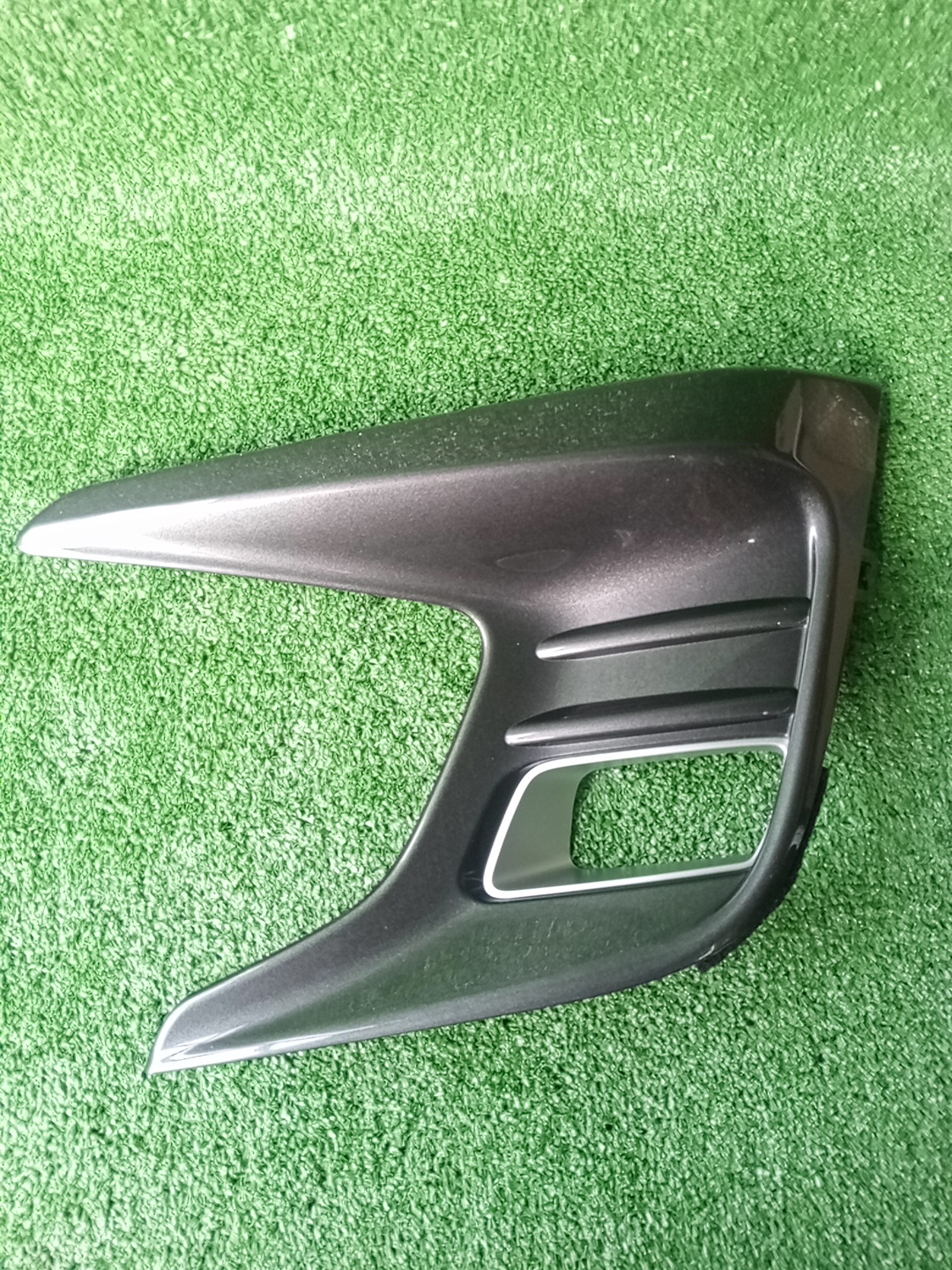 Очки на противотуманки правые передние LEXUS CT200H ZWA10 81481-76020 3 ракурс